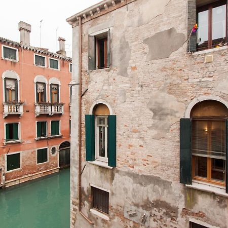 Explore Venice From A Sophisticated Hideaway In San Polo Exterior foto