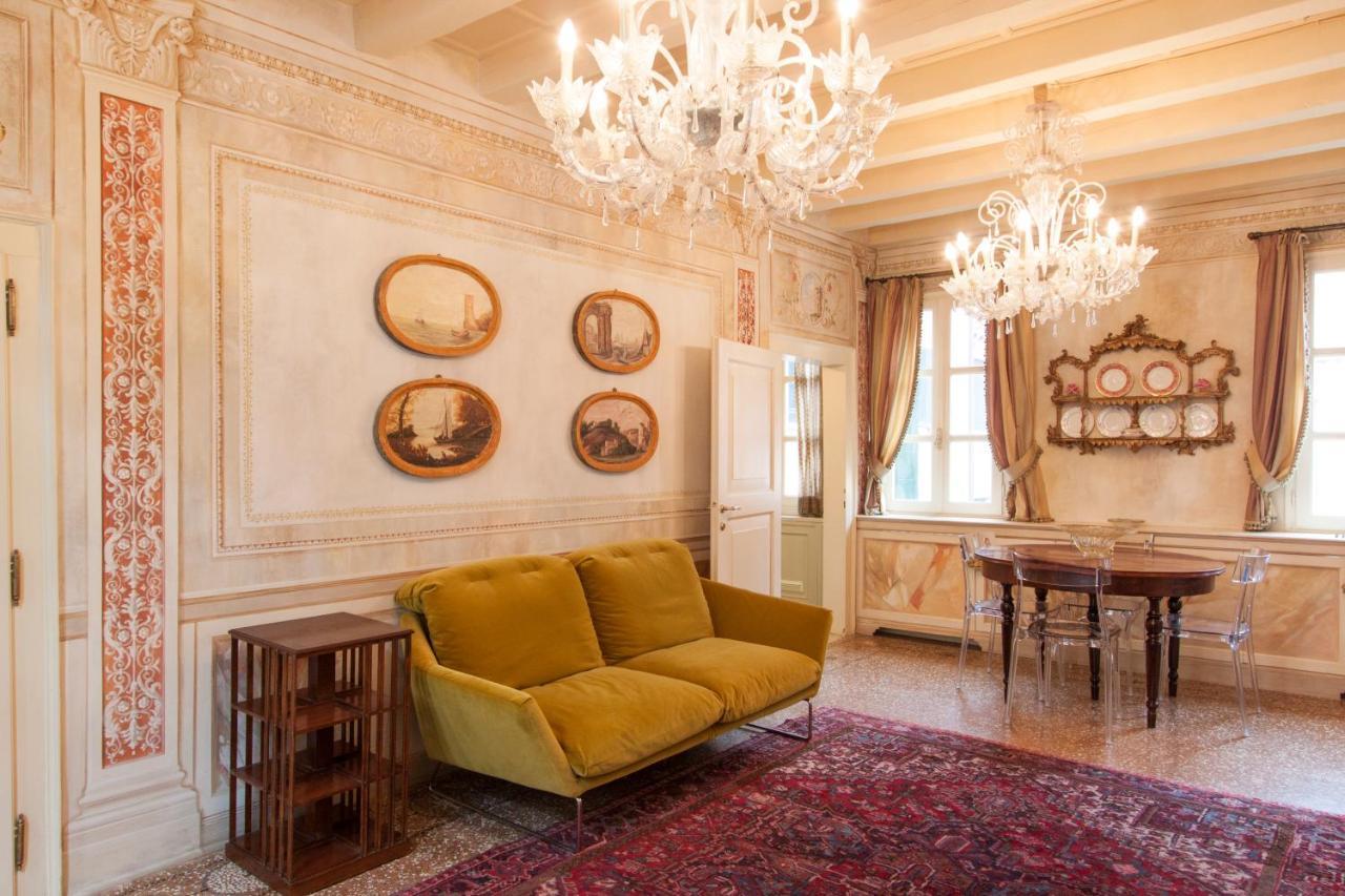 Explore Venice From A Sophisticated Hideaway In San Polo Exterior foto