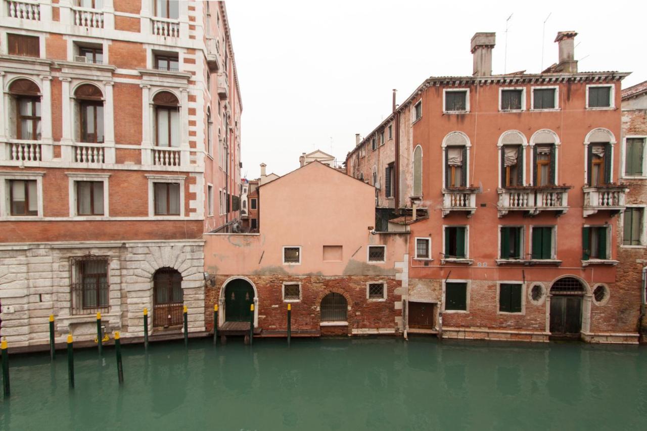 Explore Venice From A Sophisticated Hideaway In San Polo Exterior foto