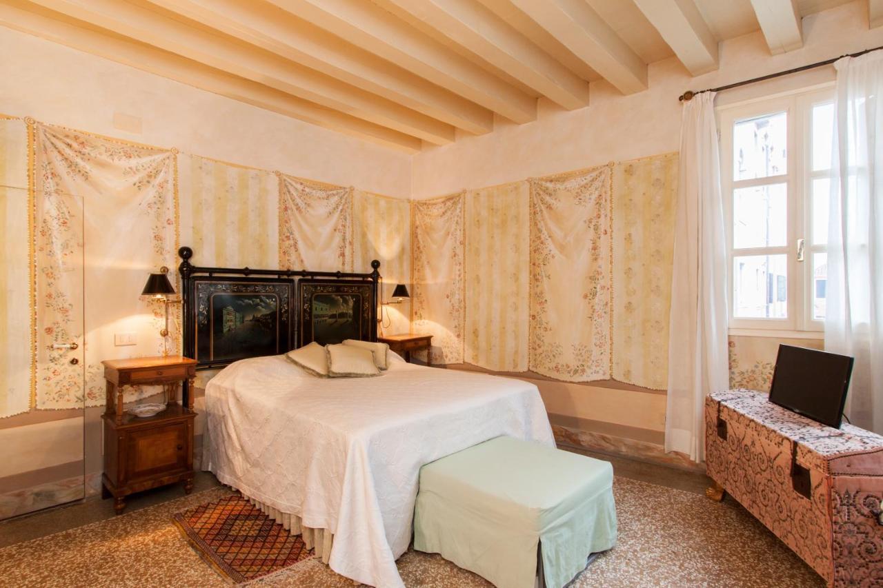 Explore Venice From A Sophisticated Hideaway In San Polo Exterior foto
