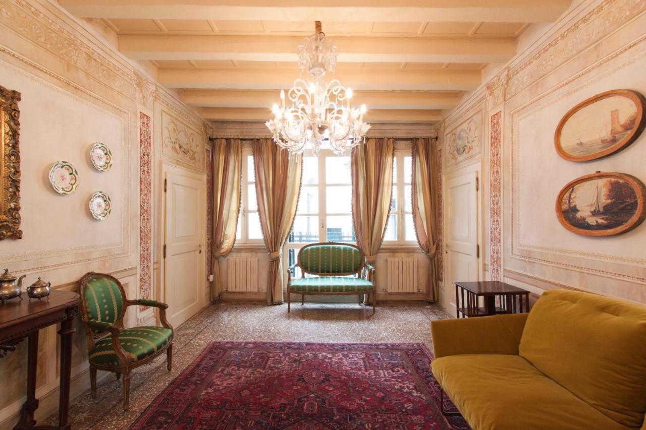 Explore Venice From A Sophisticated Hideaway In San Polo Exterior foto