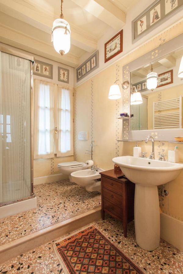 Explore Venice From A Sophisticated Hideaway In San Polo Exterior foto