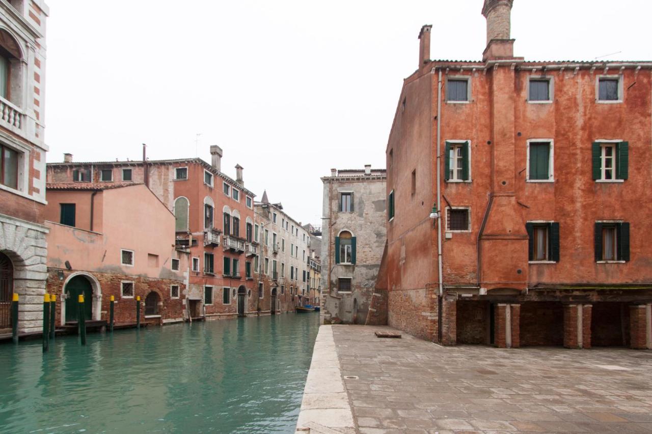 Explore Venice From A Sophisticated Hideaway In San Polo Exterior foto