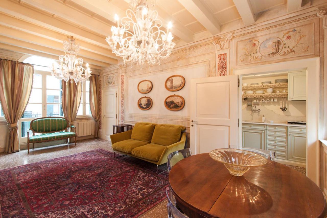 Explore Venice From A Sophisticated Hideaway In San Polo Exterior foto