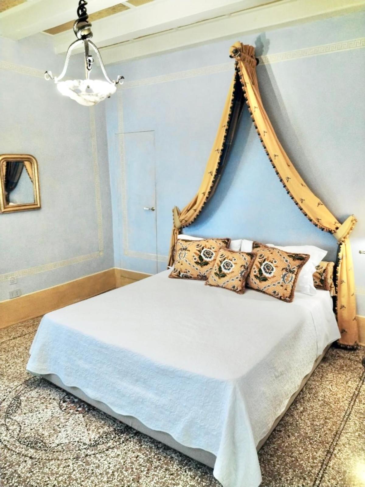 Explore Venice From A Sophisticated Hideaway In San Polo Exterior foto